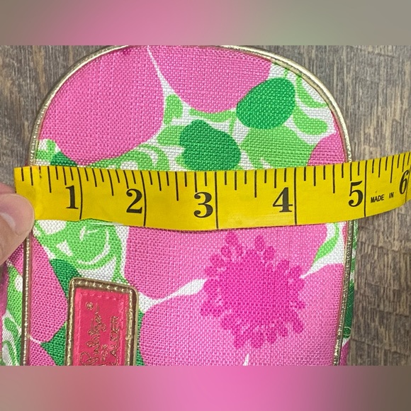 Lilly Pulitzer x Estee Lauder - created the perfect spring 2024 makeup bag - Picture 3 of 9